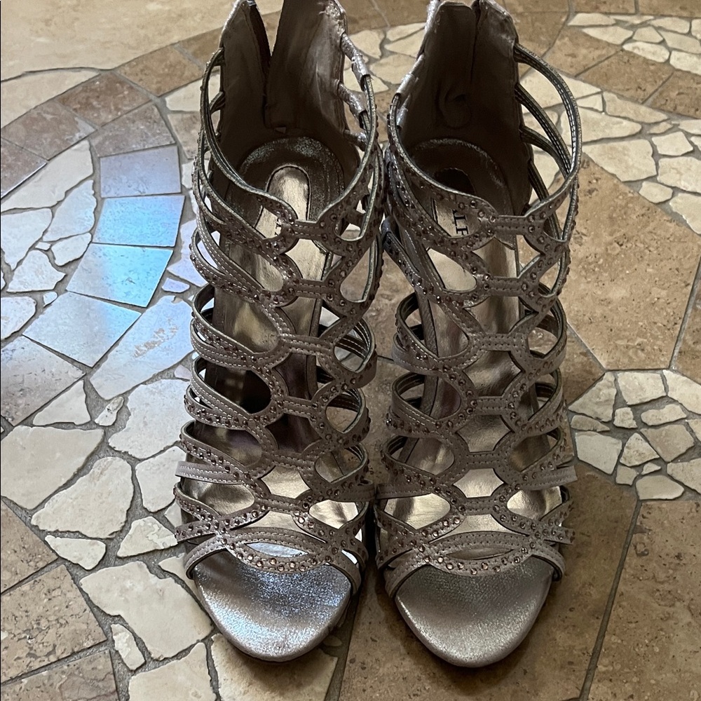 Elegant Strappy Sandals